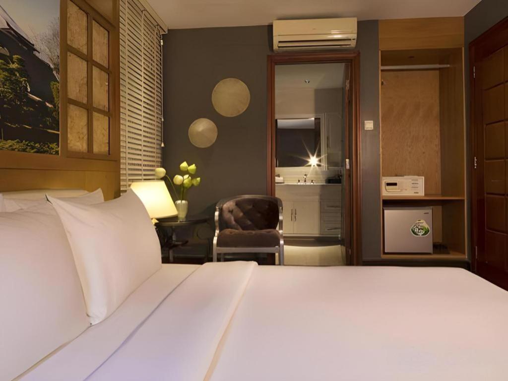 The White Hotel 8A Thai Van Lung Ho Chi Minh City Exterior photo