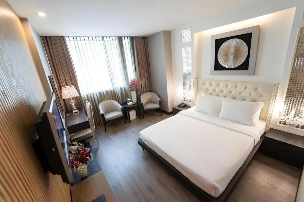 The White Hotel 8A Thai Van Lung Ho Chi Minh City Exterior photo