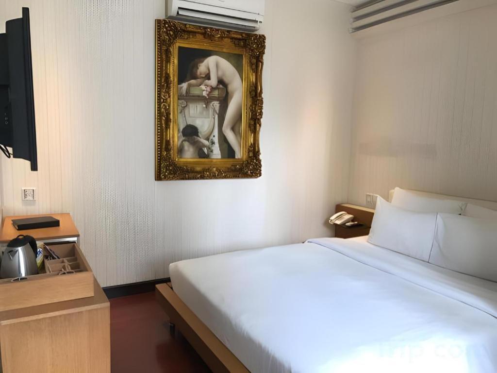 The White Hotel 8A Thai Van Lung Ho Chi Minh City Exterior photo