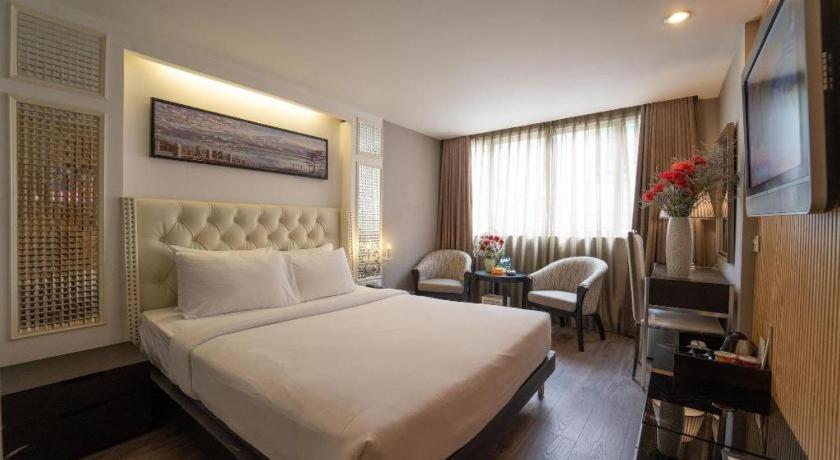 The White Hotel 8A Thai Van Lung Ho Chi Minh City Exterior photo