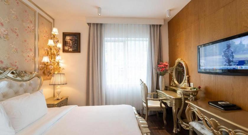 The White Hotel 8A Thai Van Lung Ho Chi Minh City Exterior photo
