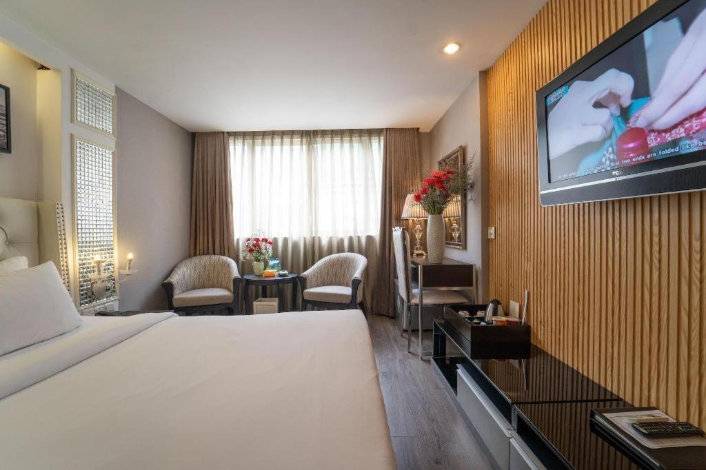 The White Hotel 8A Thai Van Lung Ho Chi Minh City Exterior photo