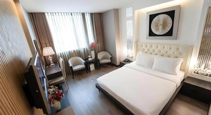 The White Hotel 8A Thai Van Lung Ho Chi Minh City Exterior photo