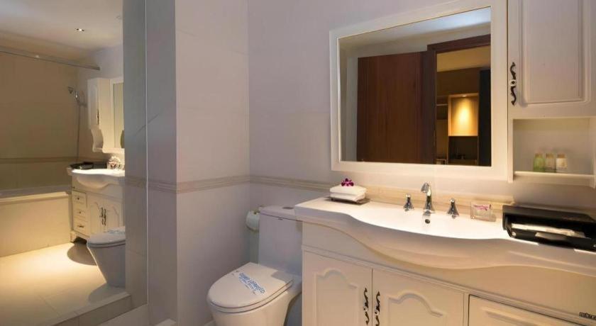 The White Hotel 8A Thai Van Lung Ho Chi Minh City Exterior photo