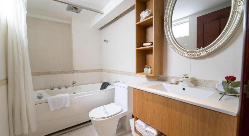 The White Hotel 8A Thai Van Lung Ho Chi Minh City Exterior photo