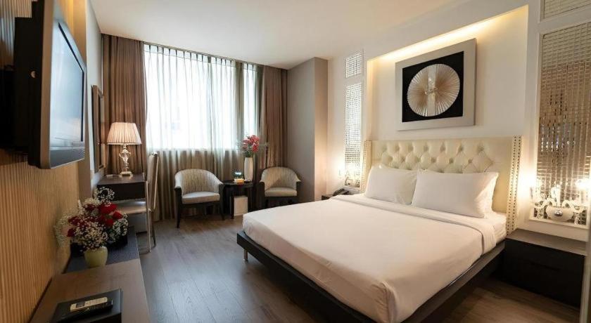 The White Hotel 8A Thai Van Lung Ho Chi Minh City Exterior photo