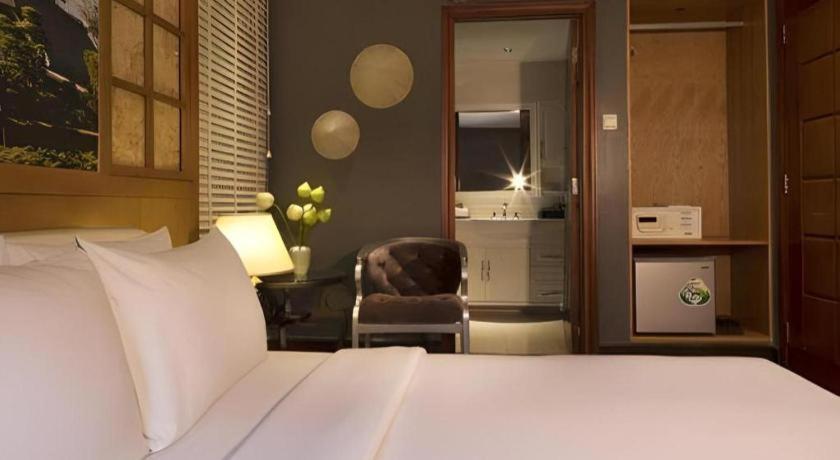 The White Hotel 8A Thai Van Lung Ho Chi Minh City Exterior photo