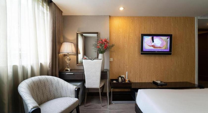 The White Hotel 8A Thai Van Lung Ho Chi Minh City Exterior photo