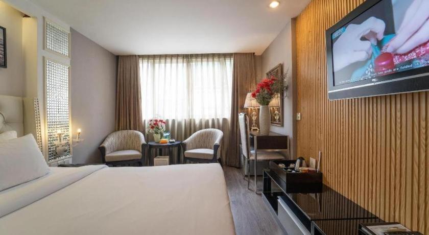 The White Hotel 8A Thai Van Lung Ho Chi Minh City Exterior photo