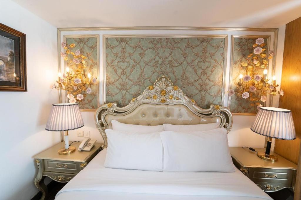 The White Hotel 8A Thai Van Lung Ho Chi Minh City Exterior photo